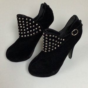 Delicacy Black Stiletto Heels